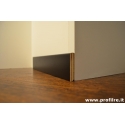 Battiscopa zoccolino verniciato nero basso 5 cm moderno in legno ral 9011 spessore cm 1