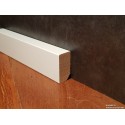 Battiscopa con spessore di 2 cm verniciato bianco bordo moderno alto 4 cm in legno massello