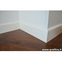 Battiscopa di 15 cm, molto alto, colore bianco 9010 bordo tondo, in legno.