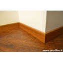 Battiscopa Iroko moderno bordo squadrato in legno alto 5 centimetri spessore mm 10