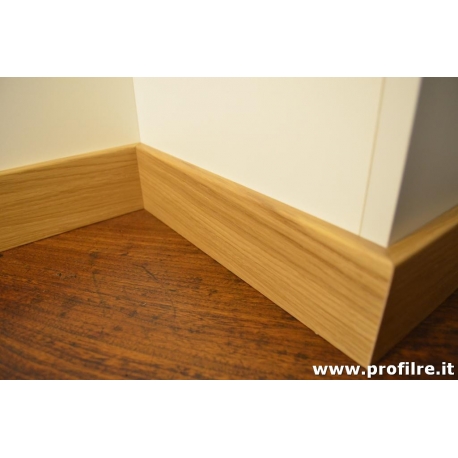 Battiscopa zoccolino alto moderno in rovere con bordo squadrato ... Impiallacciato o laminato