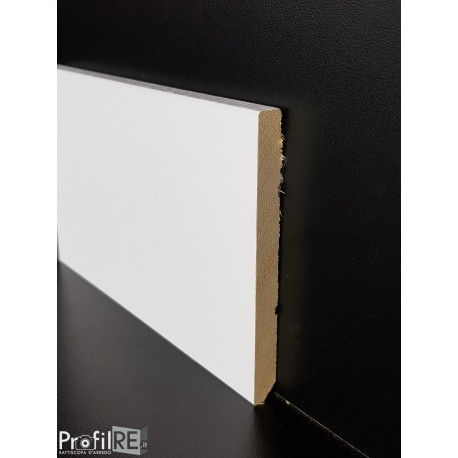 battiscopa in legno zoccolino bianco alto con bordo quadro 10 centimetri