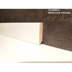 Battiscopa zoccolino basso laccato bianco ral 9001 in legno mm40x10
