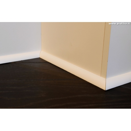 Profilo basso cornice di 2 centimetri da pavimento, in legno massello verniciato bianco