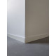 battiscopa legno moderno 7 cm bordo quadro bianco poro semi chiuso ral 9010 riferimento Corso (2)