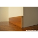 Battiscopa Iroko moderno bordo squadrato in legno alto 5 centimetri spessore mm 13 lato
