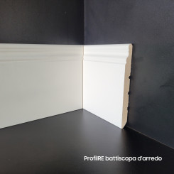 Battiscopa zoccolino modanato alto 15 cm in legno massello sagomato inglese bianco ral 9010 spessore mm 15.