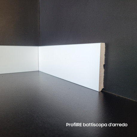 Battiscopa filo muro 6 cm in mdf bianco bordo quadro