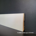Battiscopa filo muro 6 cm in mdf bianco NCS S0804-Y50R bordo quadro