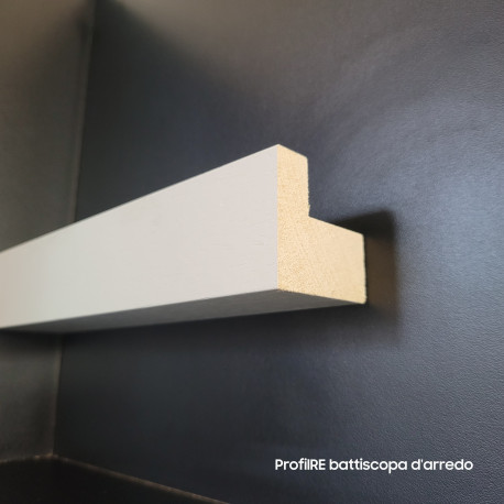 Profilo porta led in legno massello sagoma L verniciato ral 9001 bianco crema effetto poro aperto