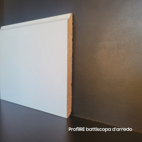 Battiscopa Napoli legno massello sagomato modanato alto 14 centimetri verniciato bianco spessore mm 13