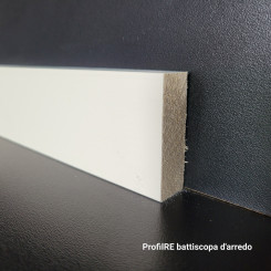 Battiscopa legno massello di mm 45 spessore mm 15 squadrato moderno colore ral 9001 bianco perla
