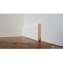 Battiscopa largo e spesso in legno bordo tondo verniciato ral 9010 alto cm 7 spessore mm 15