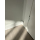 Battiscopa moderno bianco ral 9010 in legno alto cm 7 spessore mm 10 foto Sorbara Massimo (1)