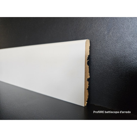 Battiscopa bianco da cm 7 in mdf spessore 1 cm bordo tondo pellicolato bianco ral 9016