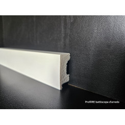Battiscopa spessore mm 17 alto mm 38 colore bianco moderno e impermeabile.