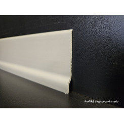 Battiscopa pvc sgusciato estrerno con piede girgio chiaro altezza mm 68 spessore base cm 1 spessore battiscopa mm 3.jpg