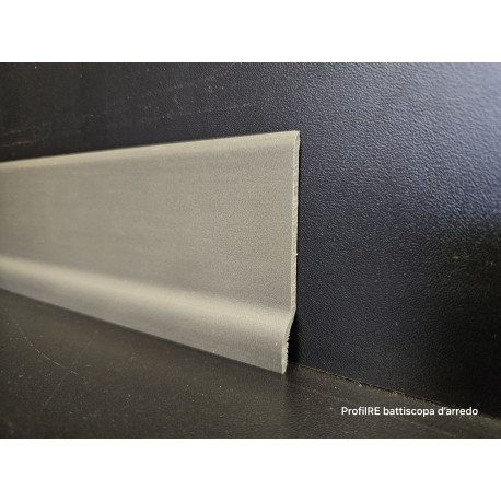 Battiscopa pvc sgusciato estrerno con piede girgio scuro altezza mm 68 spessore base cm 1 spessore battiscopa mm 3