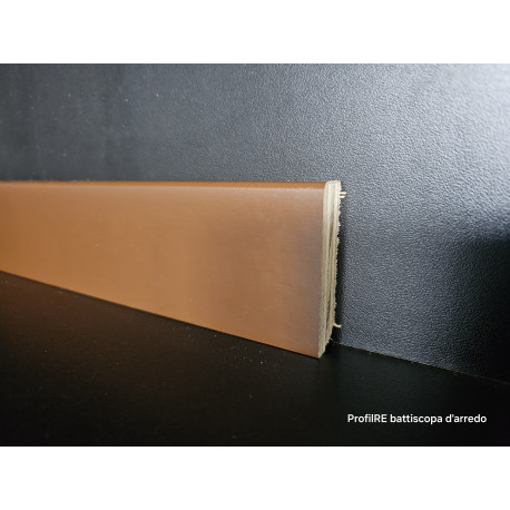 Battiscopa ral 8011, alto 5 cm con spessore mm 13 squadrato verniciato ral merrone noce