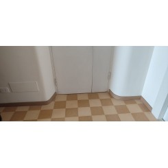 Battiscopa zoccolino su misura curvabile in materiale 100% riciclato foto 1