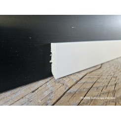 Battiscoipa HDF anti umidità basso, di 4 cm con spessore mm 9 verniciato ral 9016