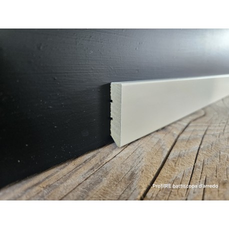Battiscoipa HDF anti umidità basso, di 4 cm con spessore mm 9 verniciato ral 9010