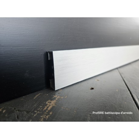 Battiscopa zoccolino basso alluminio finitura argento spazzolato altezza cm 4 spessore cm 1