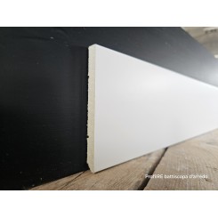Battiscopa HDF anti umidità extra resistente bordo quadro altezza cm 10 spessore mm 9 verniciato ral 9016 slim