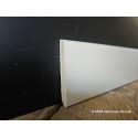 Battiscopa RAL 9002 bianco grigiastro di 7 cm in legno con bordo tondo.