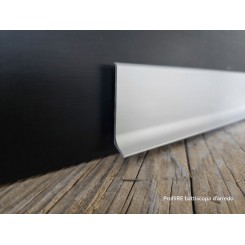 Battiscopa alluminio satinato di cm 5 spessore mm 10 sgusciato