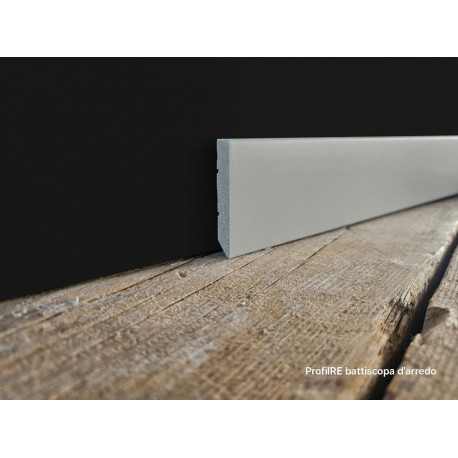 Battiscoipa HDF anti umidità basso, di 5 cm con spessore mm 9 verniciato ral 9016