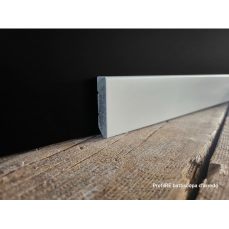 Battiscopa HDF anti umidità extra resistente bordo quadro altezza cm 5 spessore mm 12 verniciato ral 9016 slim